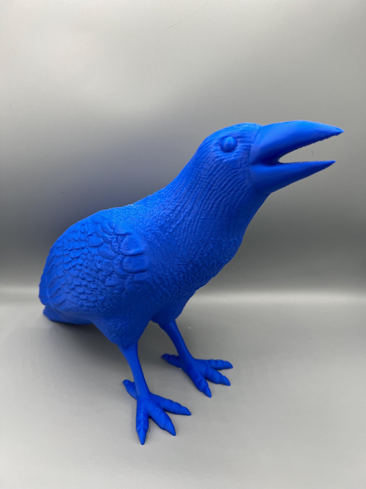 LED Raven Desk Lamp: Whimsical Bird Lighting with Braided Cord