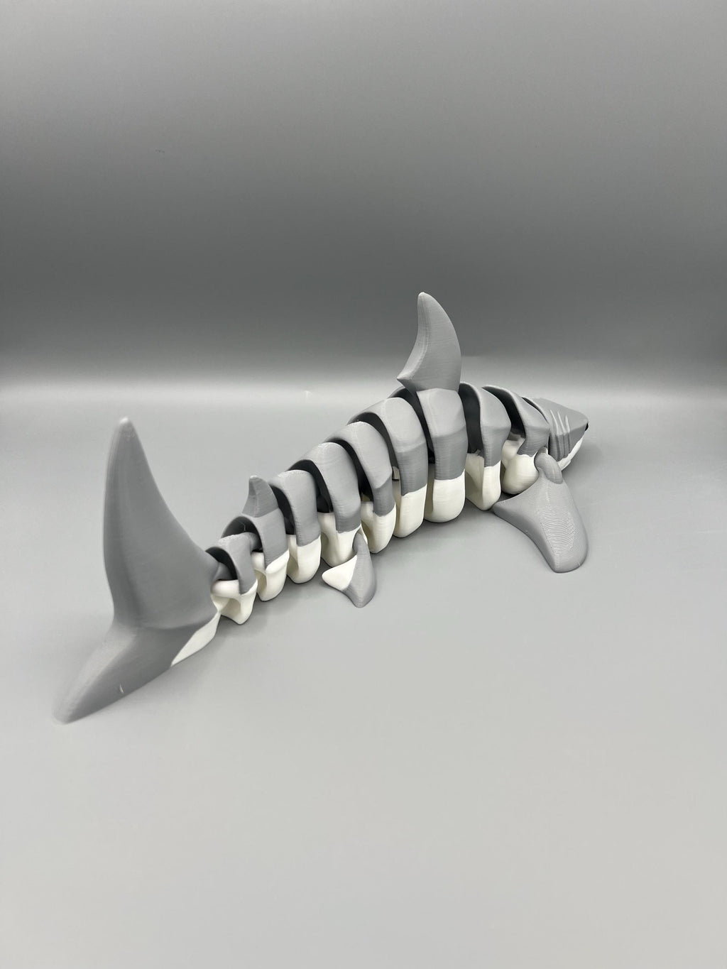3D Printed Articulating Shark: Poseable Fidget Toy, Customizable Colors