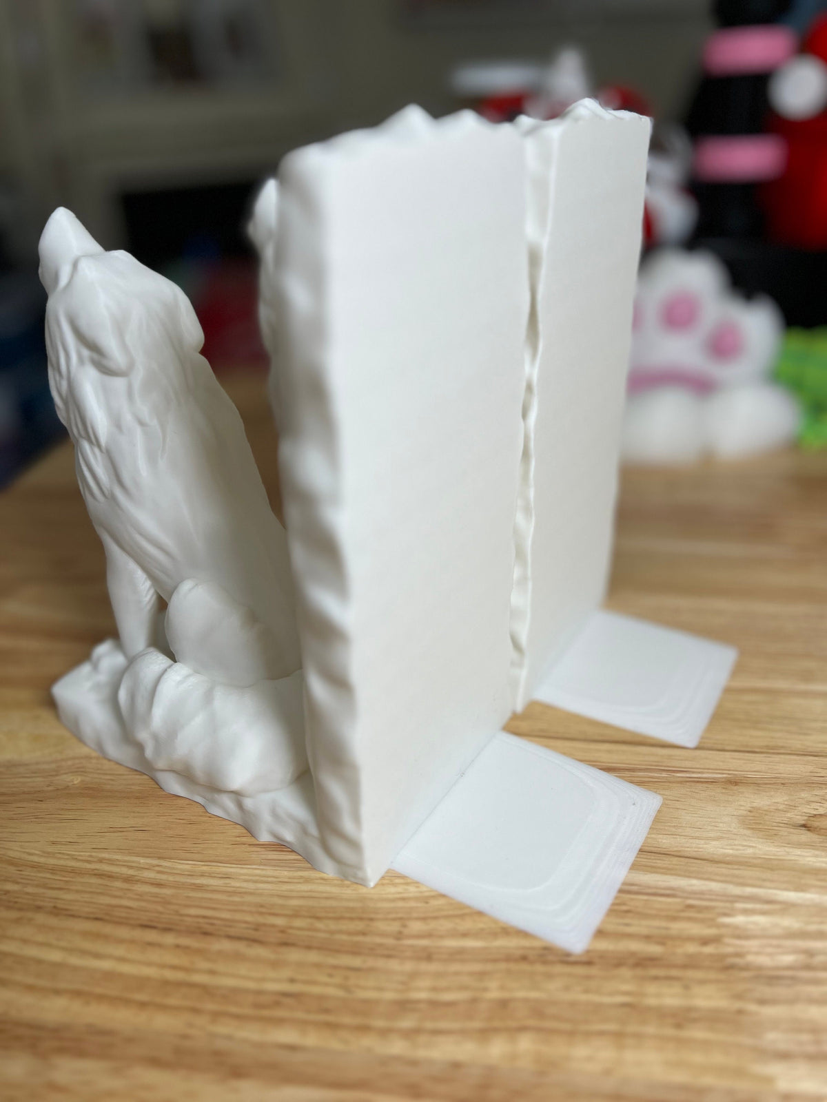 3D Printed Wolf Bookends: Books & Game Storage