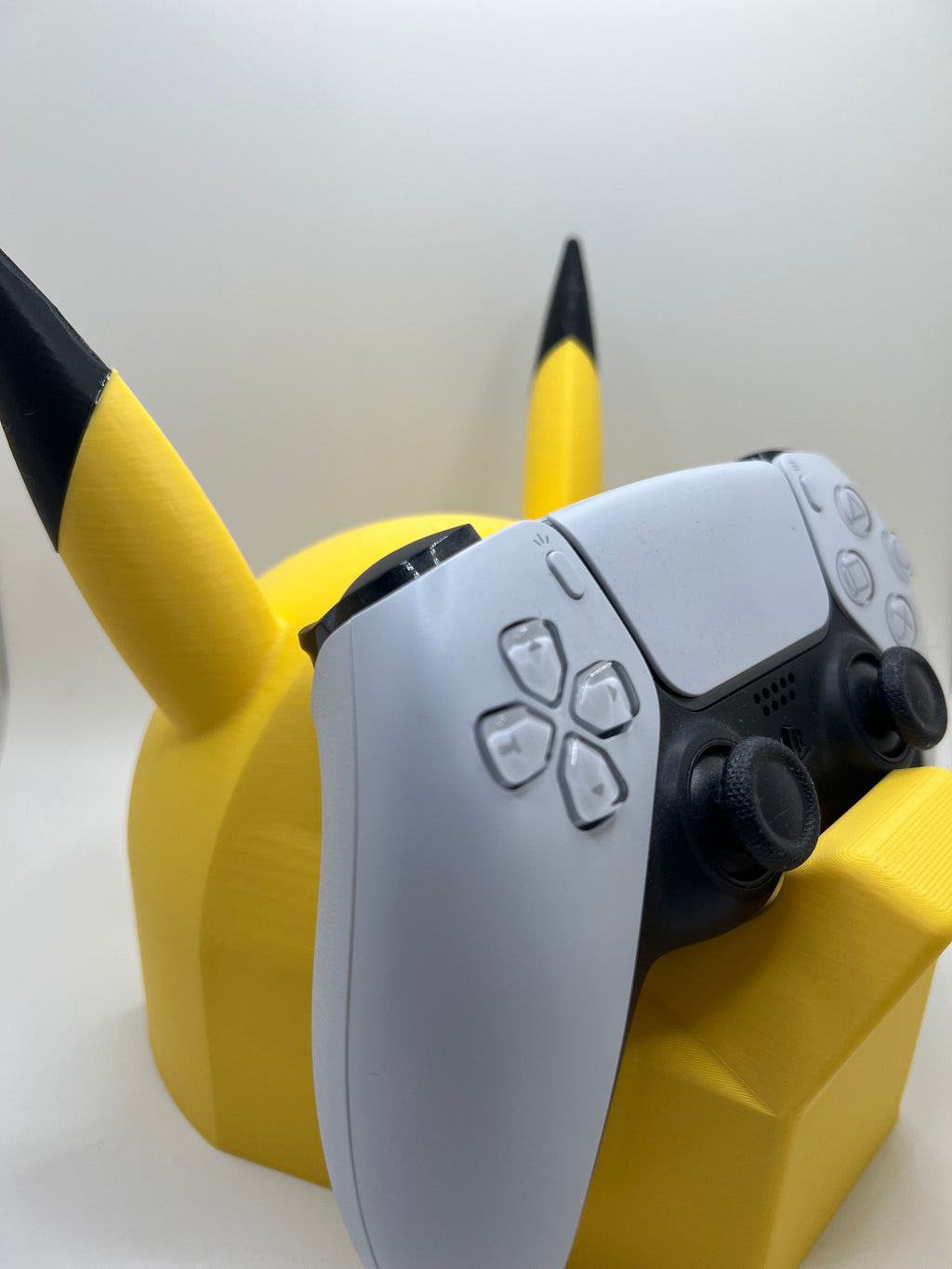Pikachu Gaming Controller Stand: 3D Printed Dock for PS5/Xbox