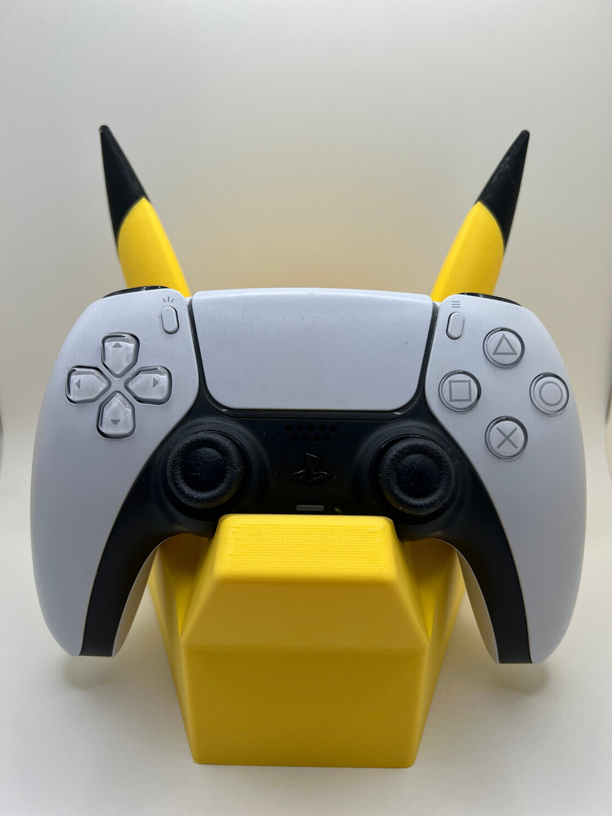 Pikachu Gaming Controller Stand: 3D Printed Dock for PS5/Xbox