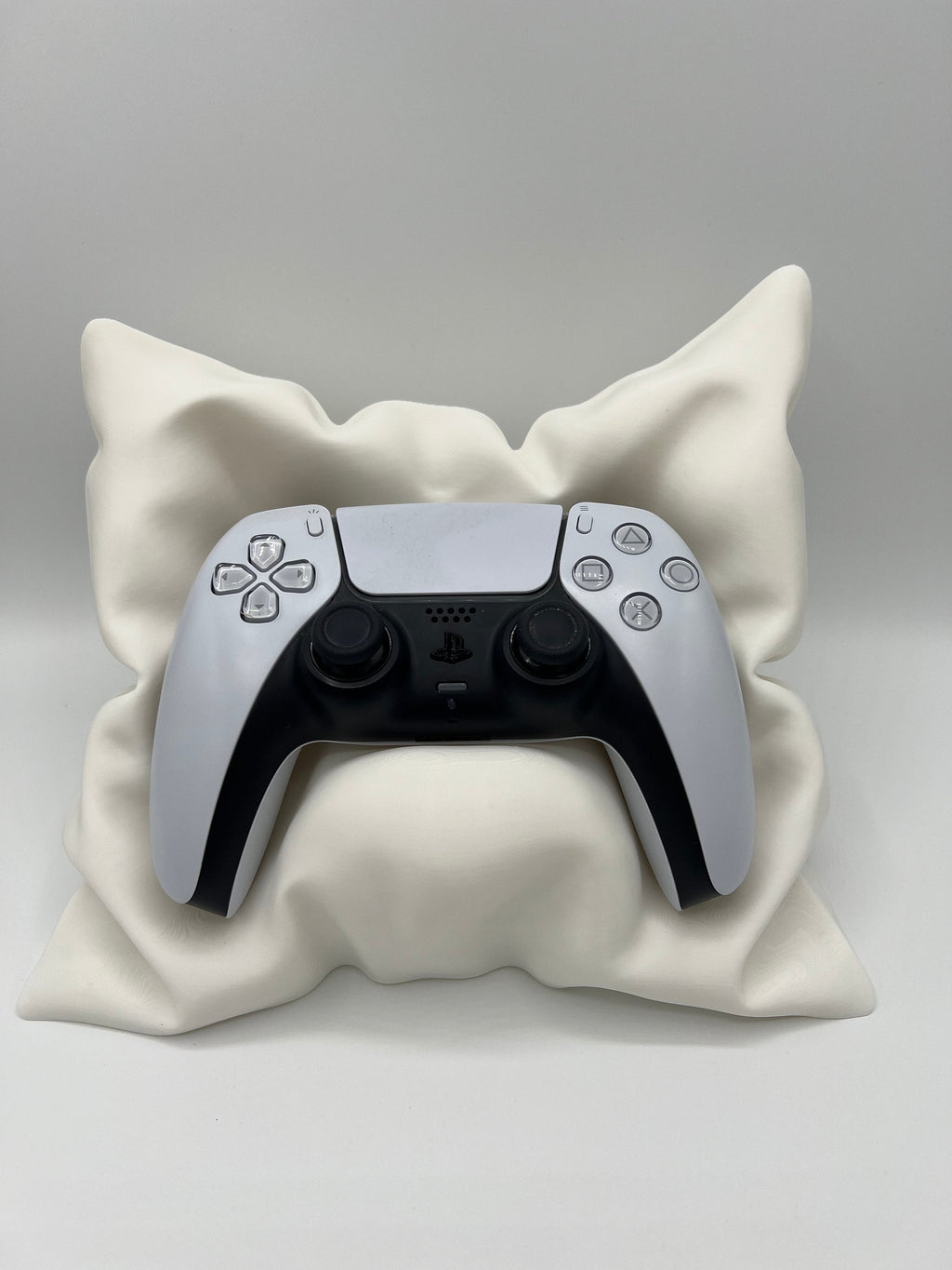 3D Printed Pillow Gaming Controller Dock – PS5/Xbox Holder