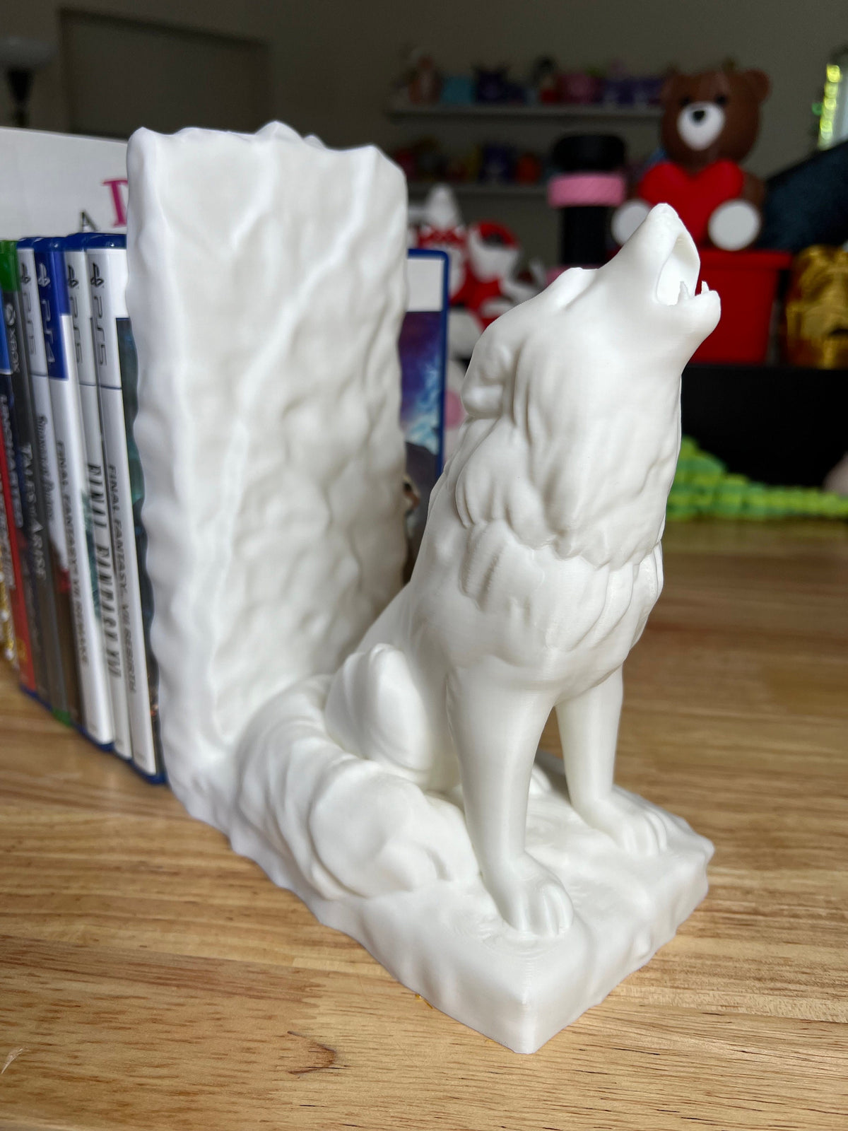 3D Printed Wolf Bookends: Books & Game Storage