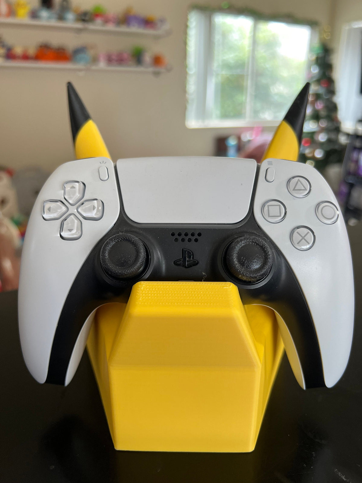 Pikachu Gaming Controller Stand: 3D Printed Dock for PS5/Xbox