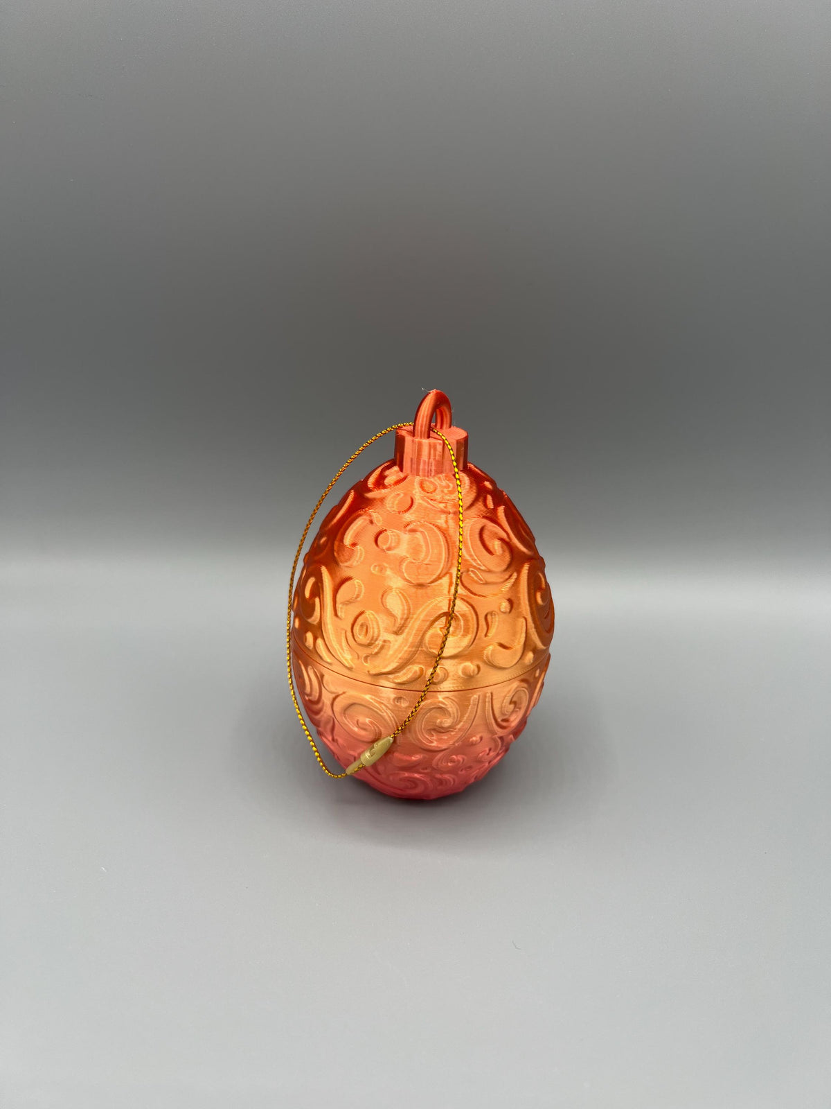 3D Printed Christmas Egg Ornament: Twist-Open Storage