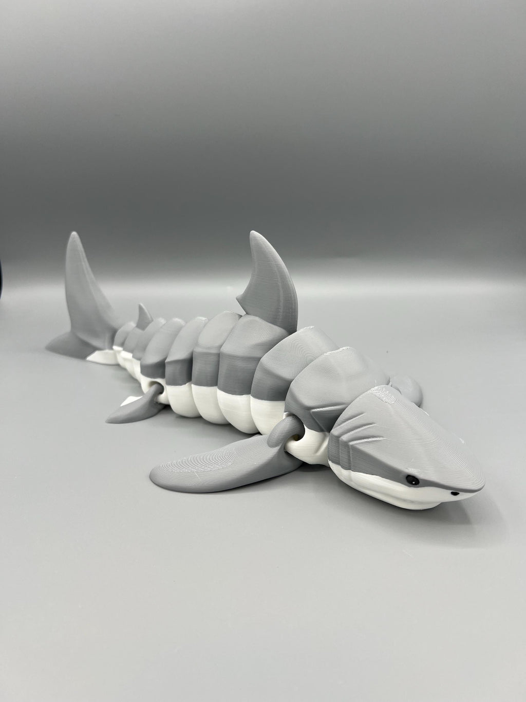 3D Printed Articulating Shark: Poseable Fidget Toy, Customizable Colors