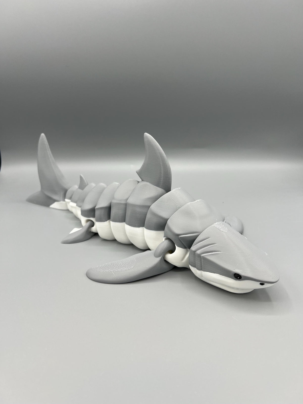 3D Printed Articulating Shark: Poseable Fidget Toy, Customizable Colors
