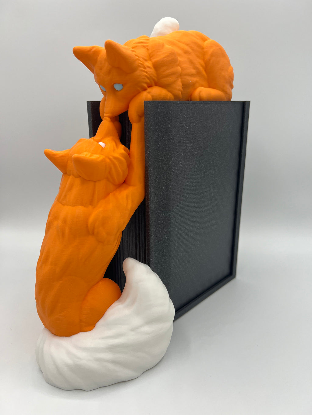 Twin Fox Book Nook: 3D Printed Bookshelf Decor with Secret Compartment