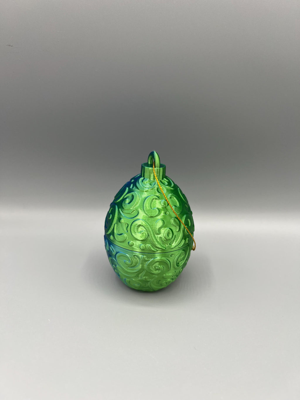 3D Printed Christmas Egg Ornament: Twist-Open Storage