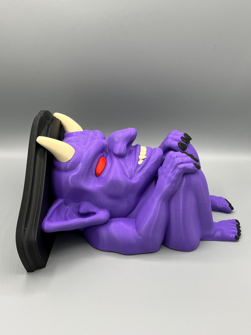 3D Printed Gargoyle Shelf: Gothic Fantasy Home Decor