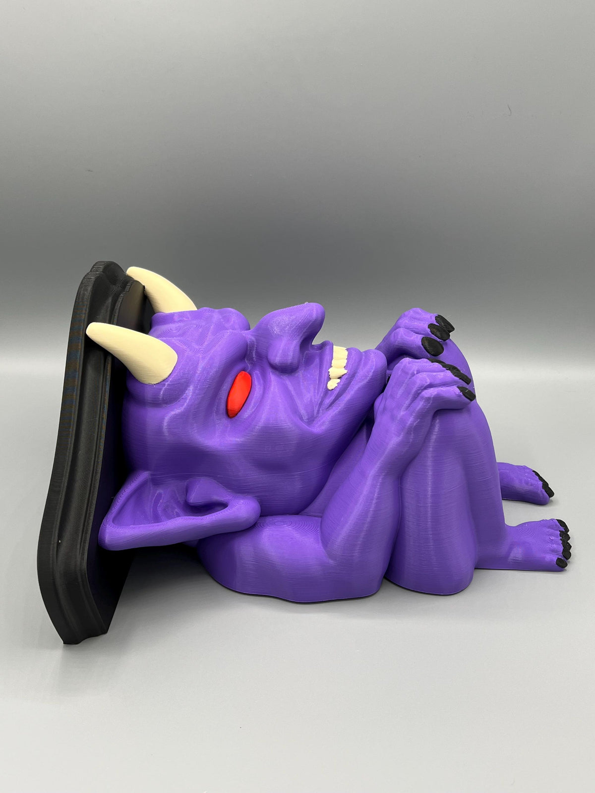 3D Printed Gargoyle Shelf: Gothic Fantasy Home Decor