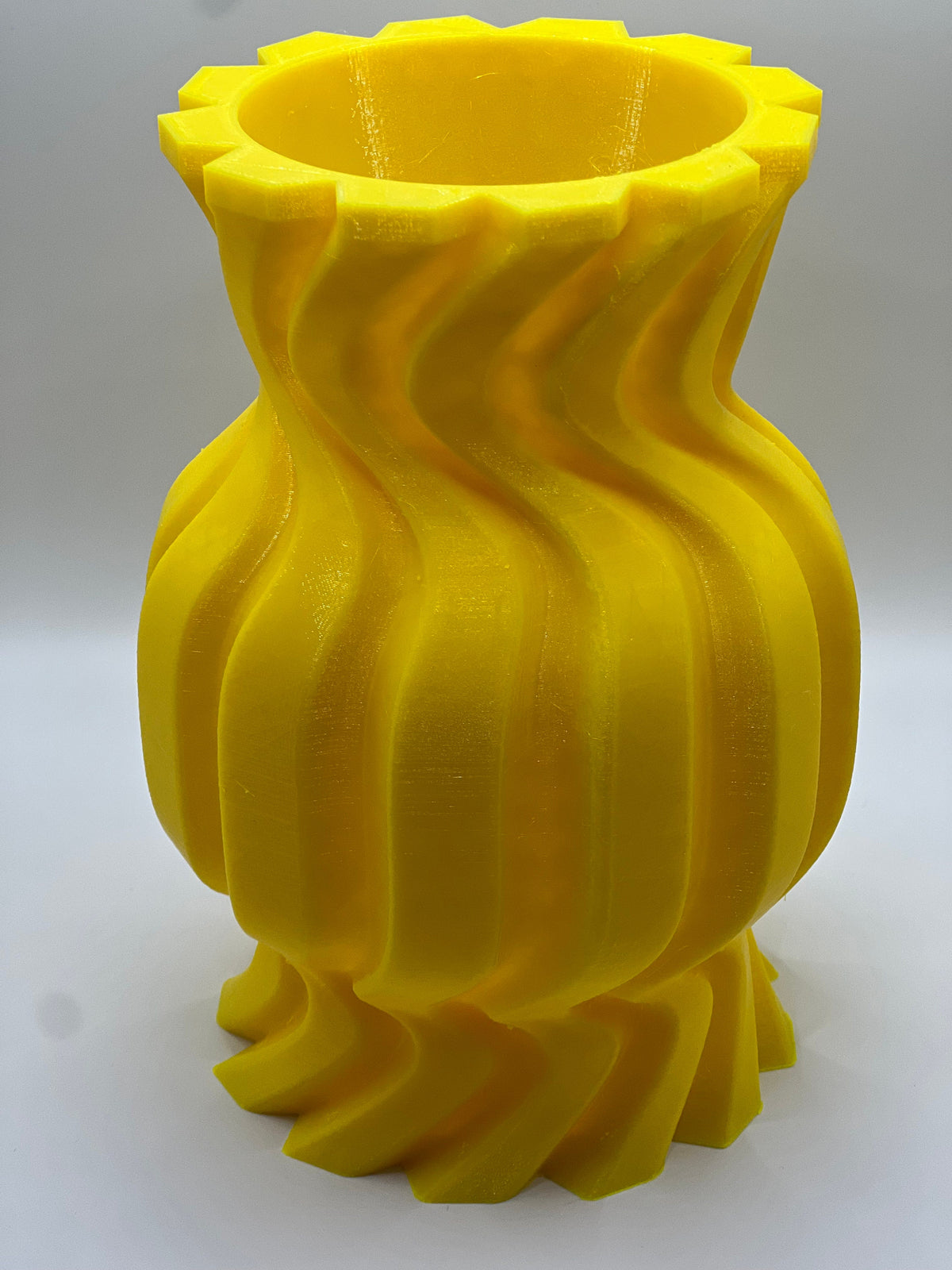 3D Printed Spiral Vase: Modern Desk Planter