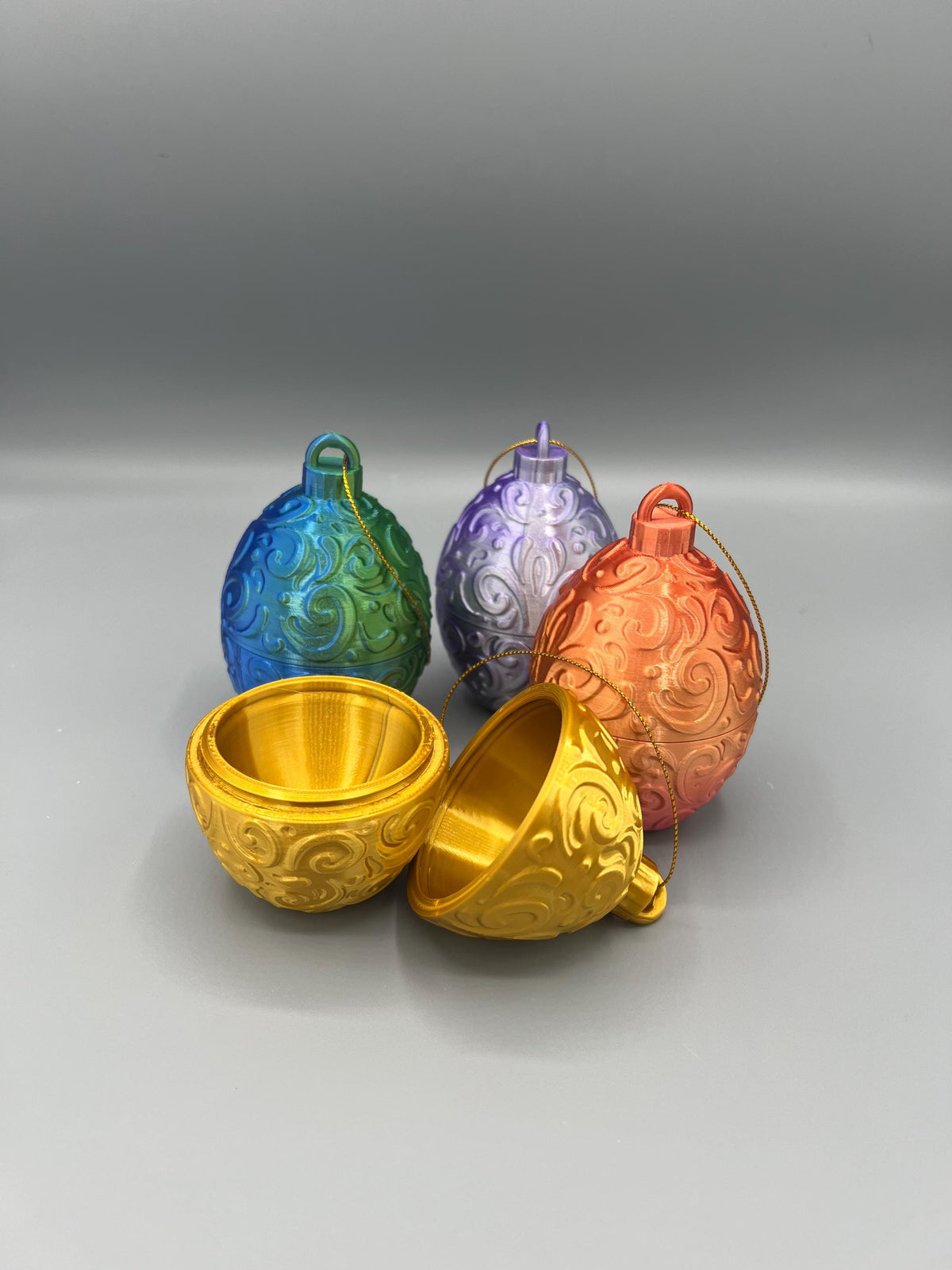 3D Printed Christmas Egg Ornament: Twist-Open Storage