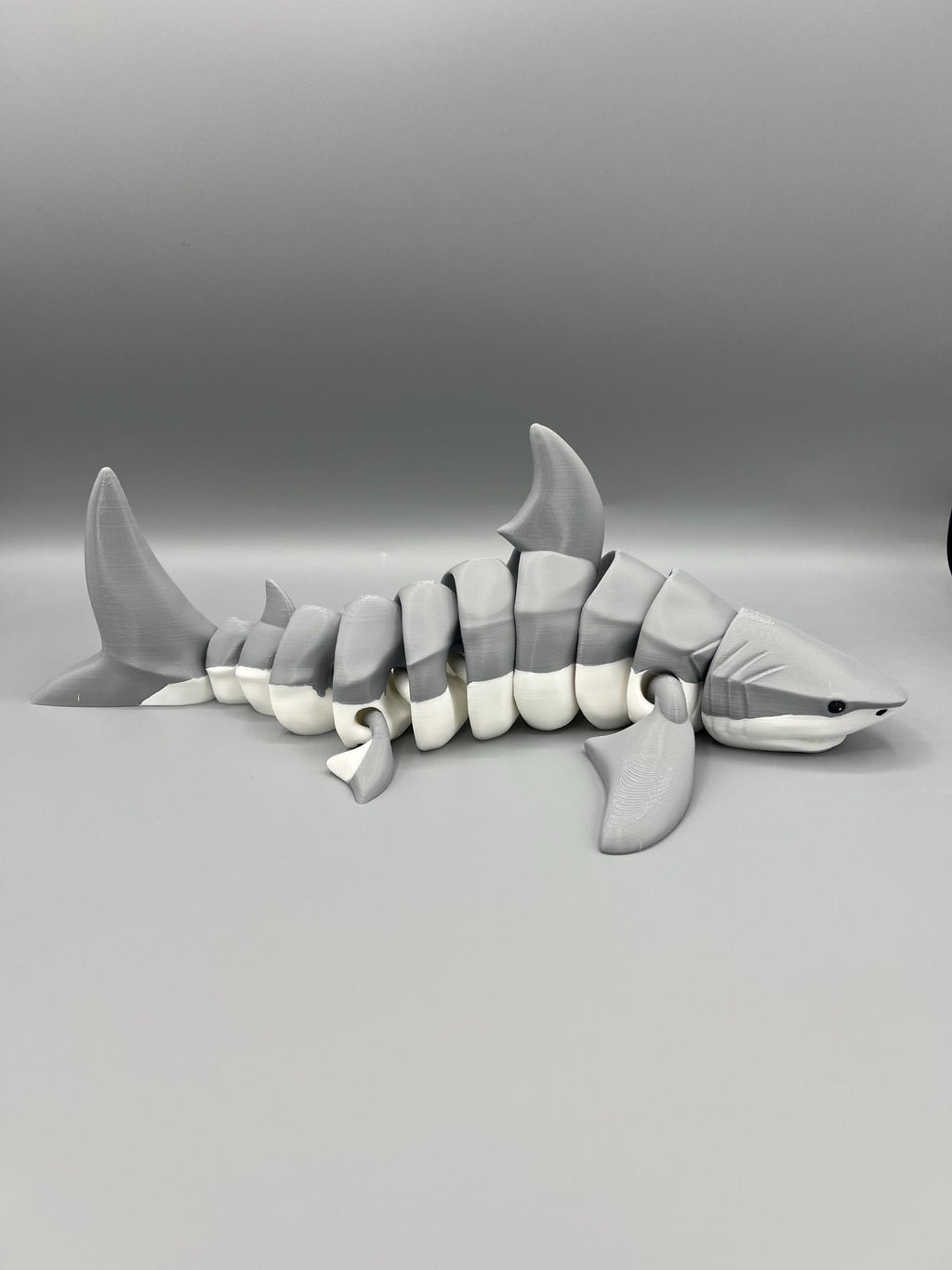 3D Printed Articulating Shark: Poseable Fidget Toy, Customizable Colors