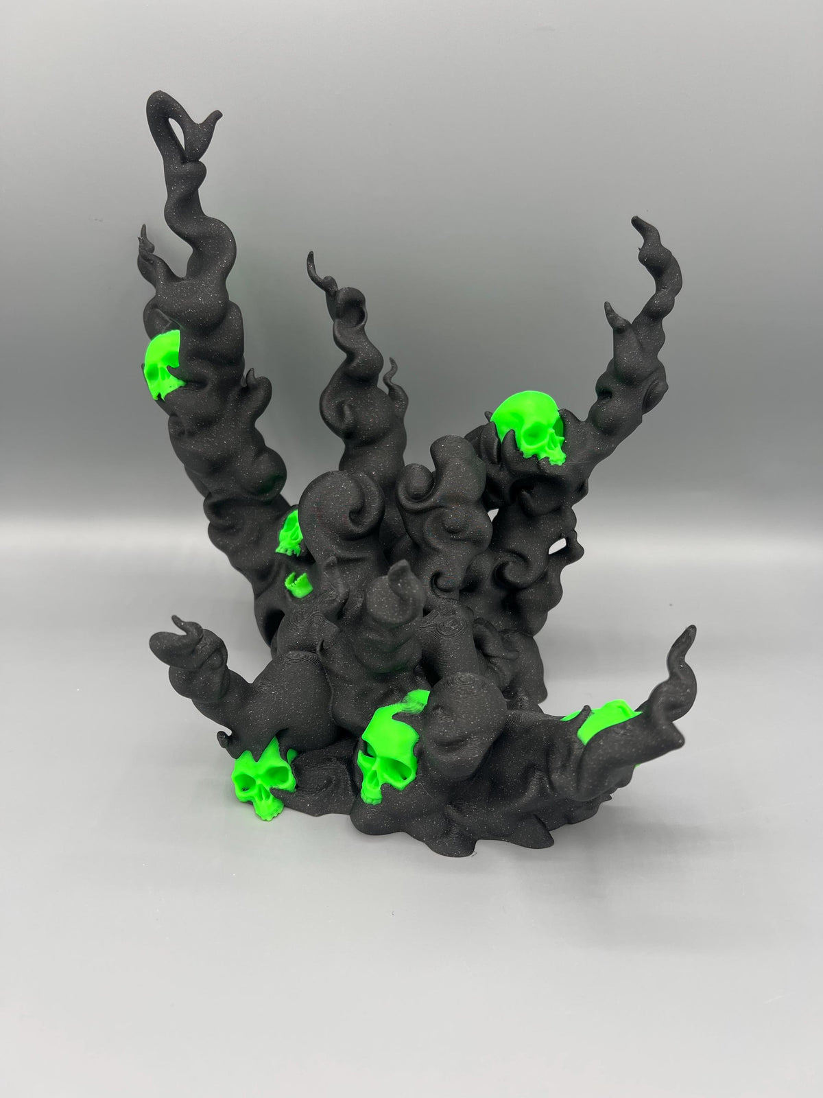 3D Printed Spooky Skull Gaming Controller Stand: Gothic Flame Design