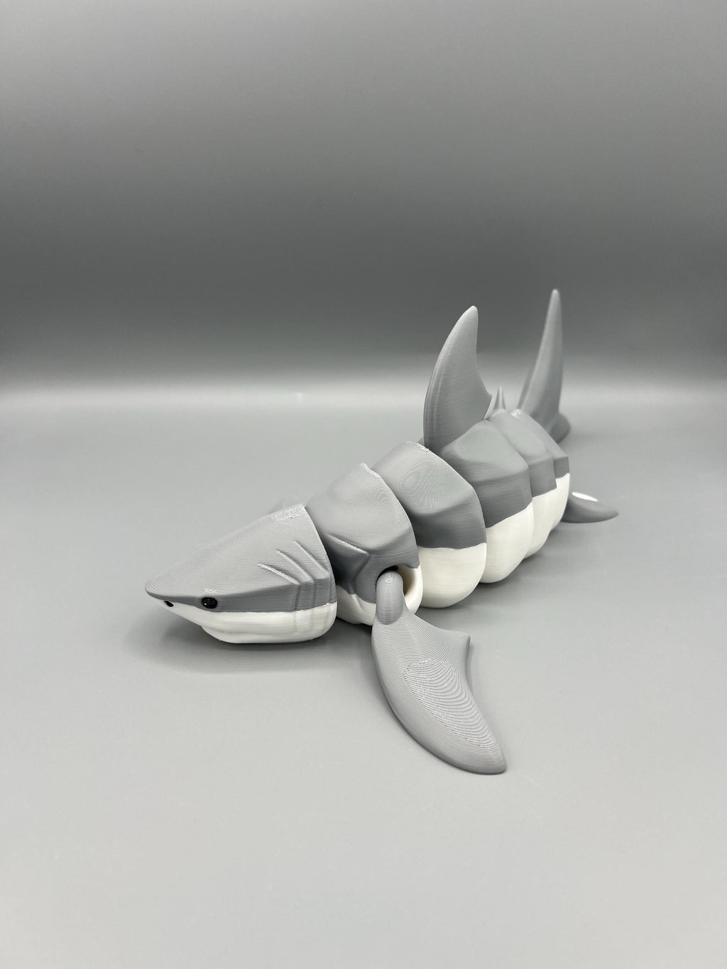 3D Printed Articulating Shark: Poseable Fidget Toy, Customizable Colors