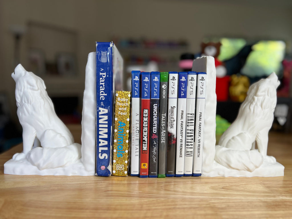3D Printed Wolf Bookends: Books & Game Storage