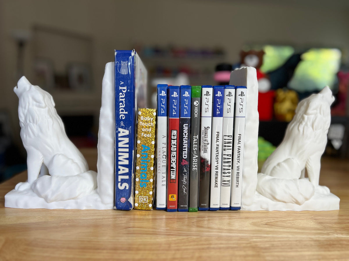 3D Printed Wolf Bookends: Books & Game Storage