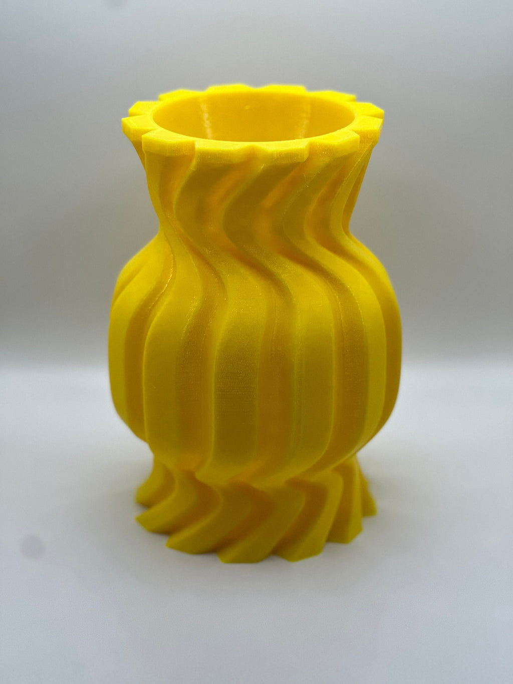 3D Printed Spiral Vase: Modern Desk Planter